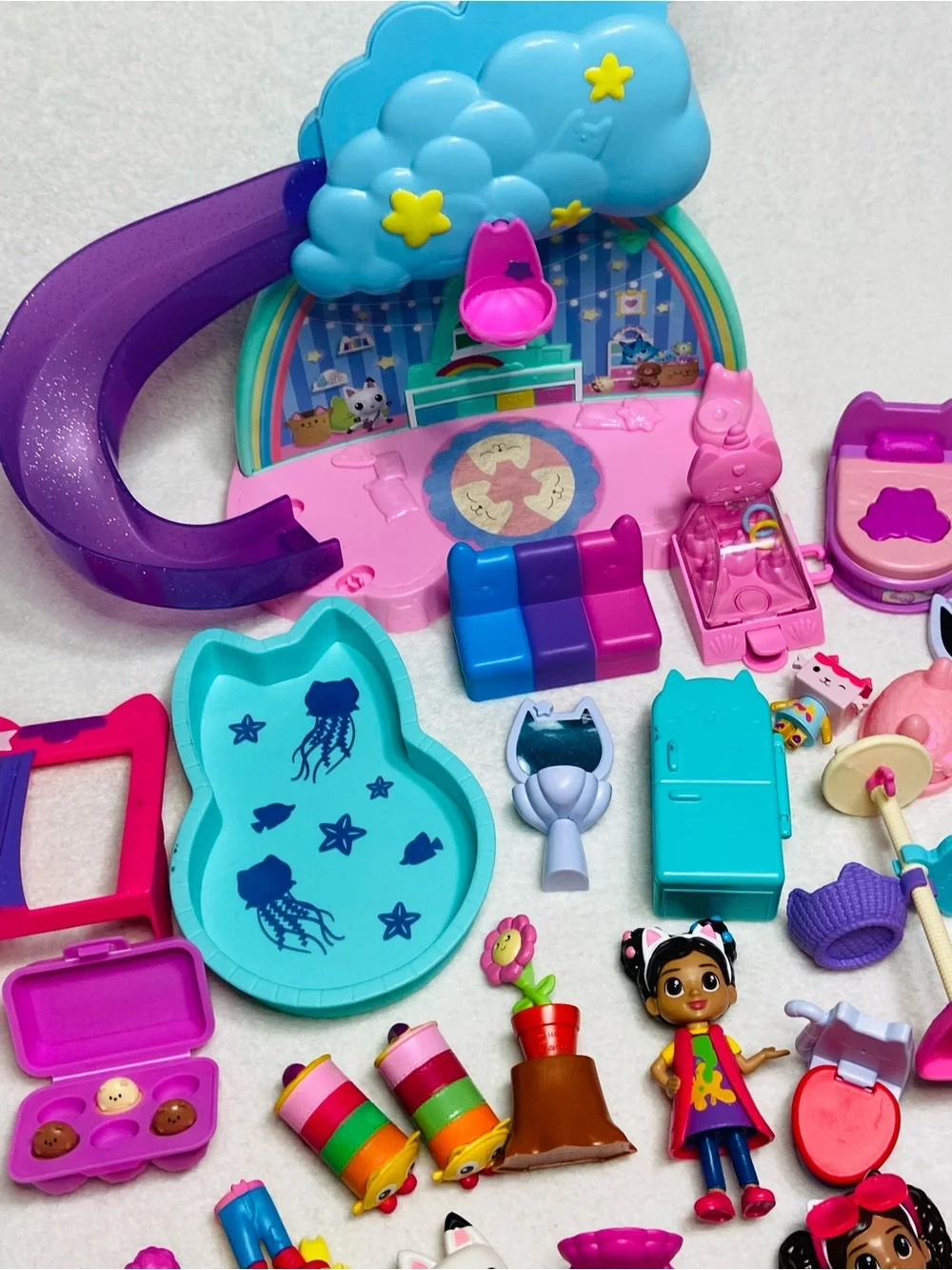 GabbyS Dollhouse this lot